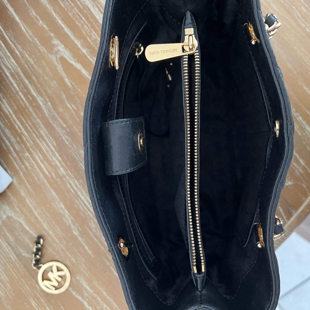 Michael Kors Black Leather Quilted tote - Picture 11 of 16